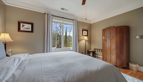 Queen Size Guest Room  3, Private Bath In-Hall