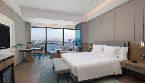 Standard Room, 1 King Bed, River View