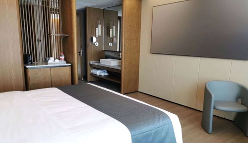 Deluxe Room, 1 King Bed, Non Smoking (Leisure)