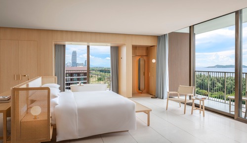 Deluxe Studio Suite, 1 Queen Bed, Balcony, Ocean View