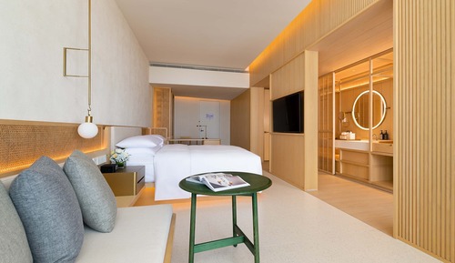 Deluxe Room, 1 Queen Bed, Garden View
