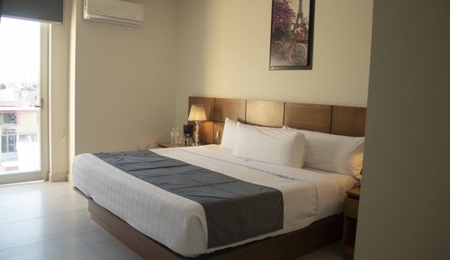 Basic Room, Valley View