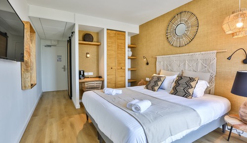 Double Room, 1 King Bed, Balcony, Sea View