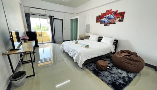 Deluxe Room, 1 King Bed, Accessible, Garden View