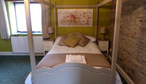 Suite, Ensuite (Room 11 -  Swallow)