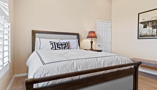 Studio (6 Bedrooms)