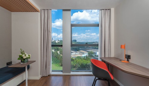 1 King Standard Extra Floor Space