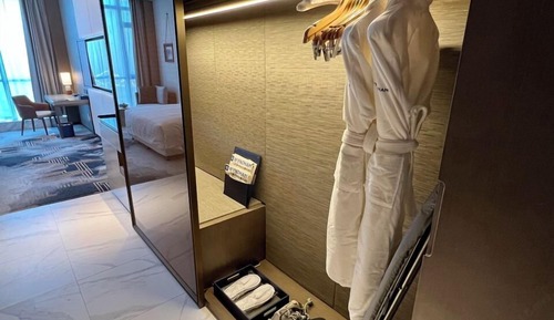 Deluxe Room, 1 King Bed