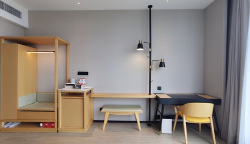 Basic Room, 1 King Bed, Accessible