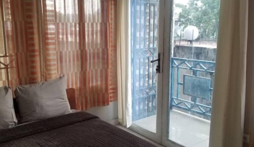 Signature Studio, Balcony