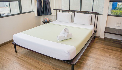 City Room, 1 Queen Bed, City View