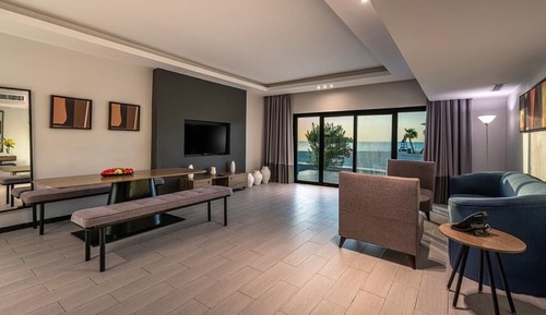 3 Bed Rooms Villa