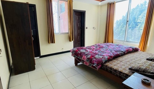 Economy Room