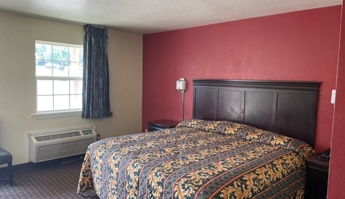 Standard Single Room, 1 King Bed, Smoking