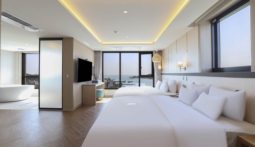 Signature Suite, 2 Double Beds, Sea View