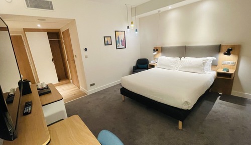 Standard Room, 1 Queen Bed, Accessible