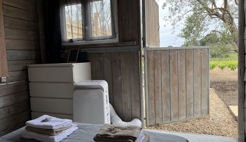 Romantic Double Room, Shared Bathroom (cabane)