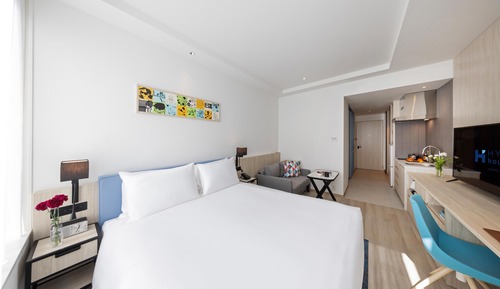 Room, 1 King Bed, City View