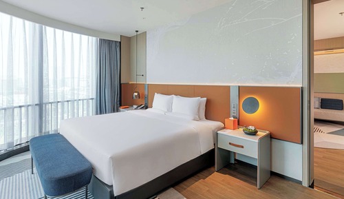 Executive Suite, 1 King Bed, Club Lounge Access