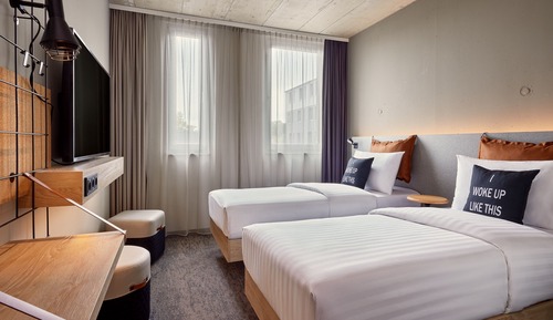 Room, 2 Twin Beds, Non Smoking, City View