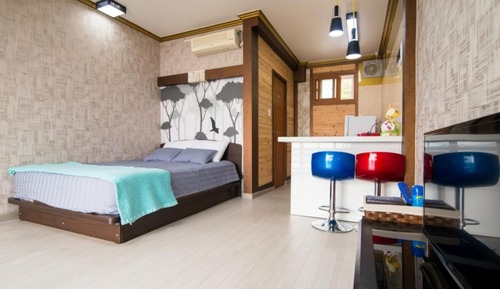 Room (Sunbeam 101)