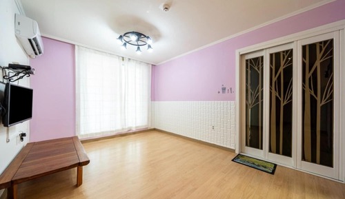 Room (Pink Rose 1)