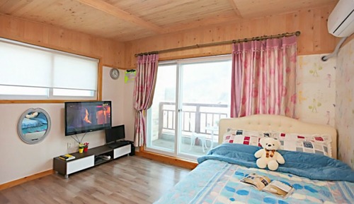 Room (208 (cypress))
