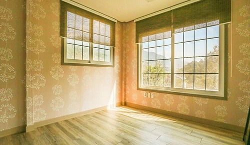 Room (2F)