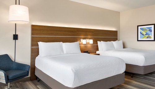 Suite, 2 Queen Beds, Accessible Bathtub (Mobility Tub)