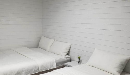 Room (White Boat)