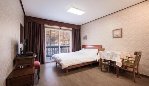 Room (ST room 104)