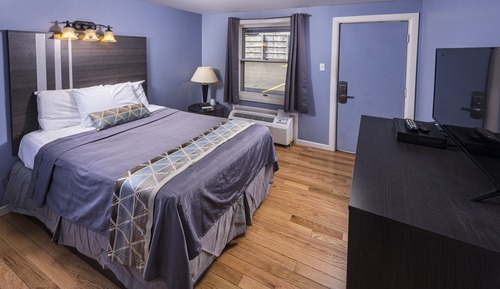 Standard Room, 1 Queen Bed