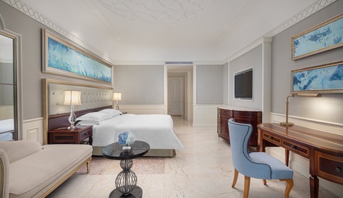 Standard Room, 1 King Bed, Club Lounge Access, Sea View