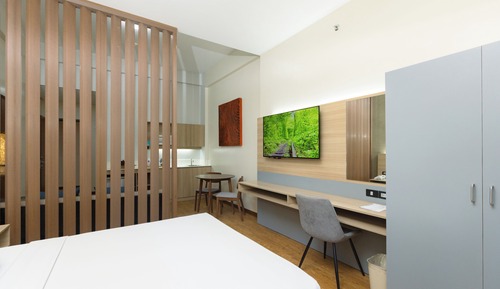 One Queen Bed, Non-Smoking, Accessible