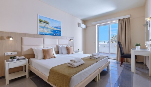 Family Room (Superior)