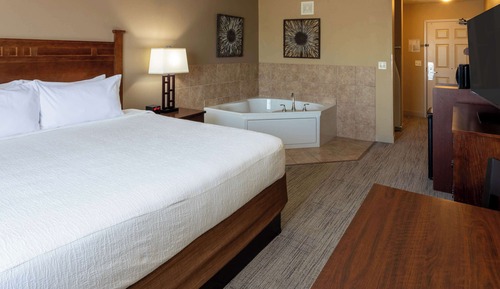 Suite, 1 King Bed, Jetted Tub