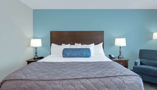 Studio Suite, 1 King Bed, Non Smoking (Mobility Accessible)