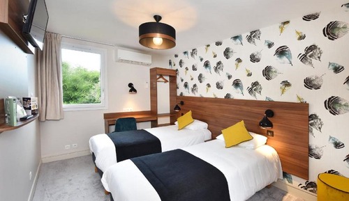 Standard Twin Room, Private Bathroom