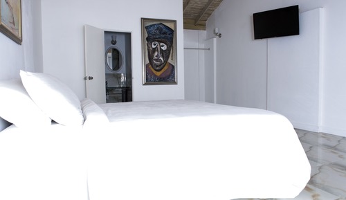 Deluxe Room, 1 King Bed, Non Smoking, Pool View