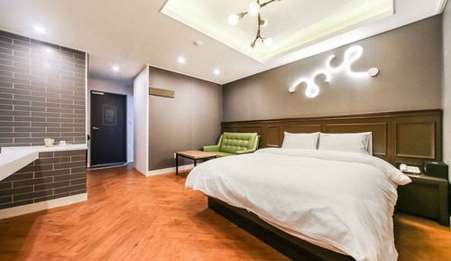 Room (Standard room (1 vehicle per room))