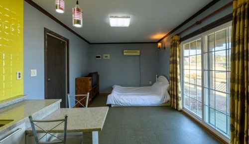 Room (Bach)