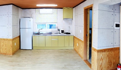Room (Sunrise Room (Main Building 1))