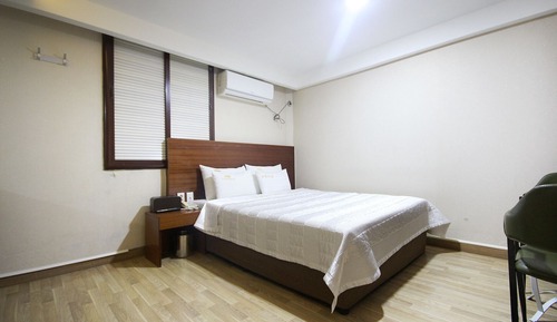 Room (Standard room (bathtub Netflix TVING )