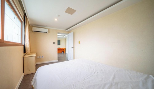 Room (Grand Room - Special Room)