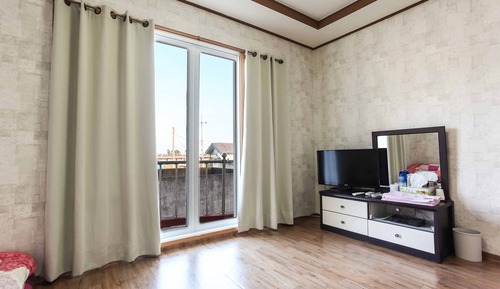 Room (Amore (Condo Room))
