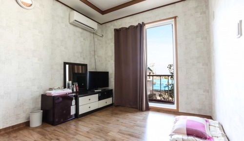 Room (Amore)