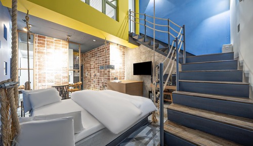 Room (Suite)
