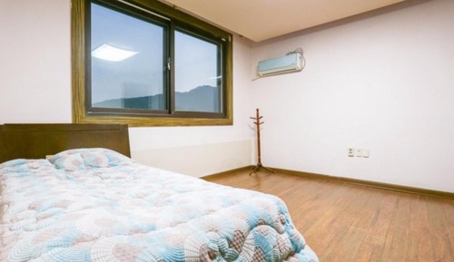 Room (Pine Tree Fragrance (Unshared House))