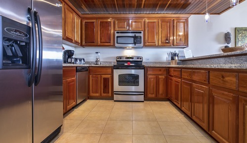 Deluxe Condo, 3 Bedrooms, Sea View, Oceanfront