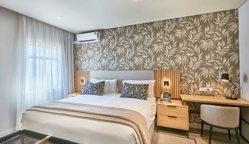 Superior Deluxe Suite